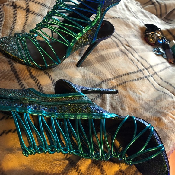 heels - Picture 2 of 2